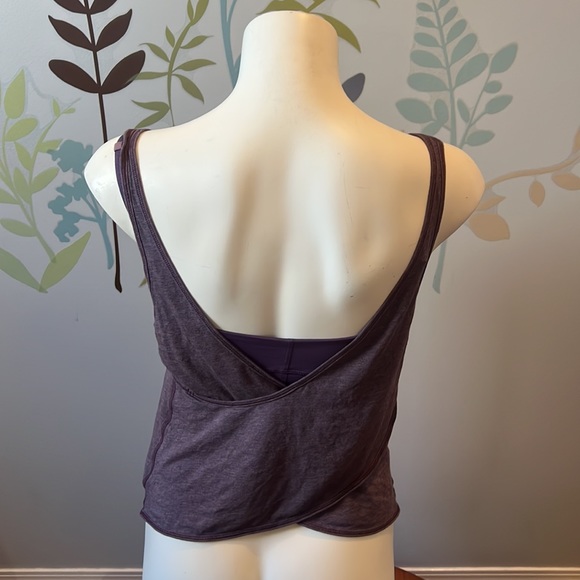 Lululemon Tank size 4? - Picture 6 of 6
